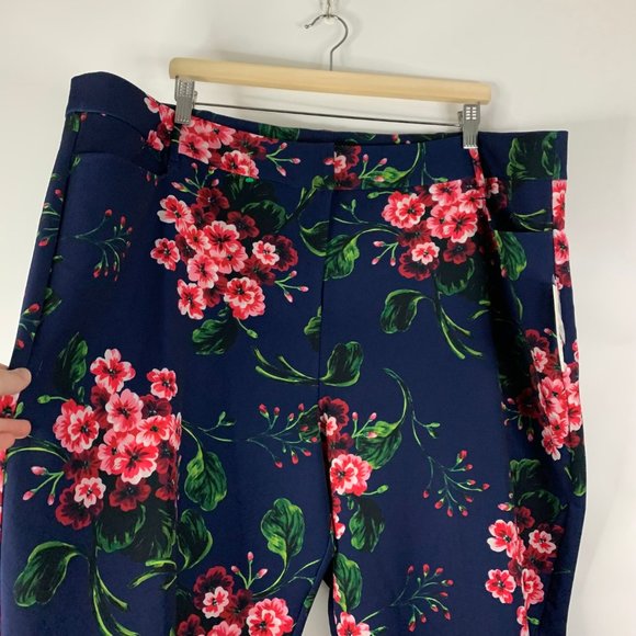 Eloquii Plus Size Katy Ankle Work Pants in Navy and Pink Floral - Picture 4 of 12